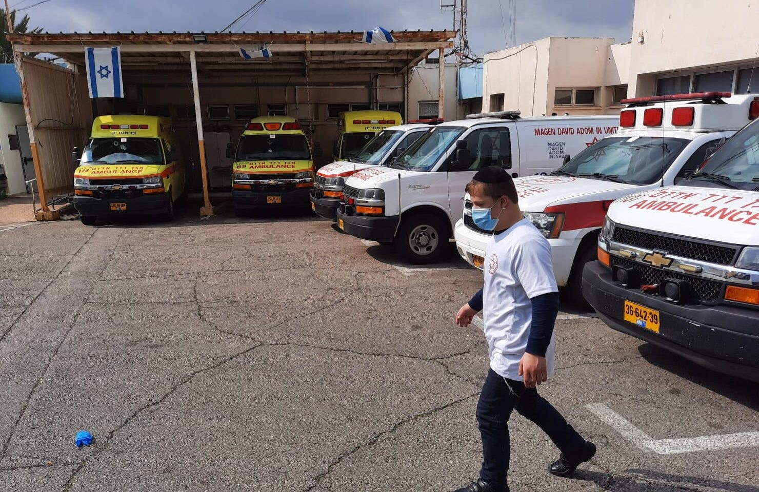 מרגש: נער עם תסמונת דאון - מתנדב במד"א