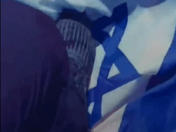 פרסום ראשון: עיריית נס ציונה פיטרה עובד ערבי שביזה את הדגל