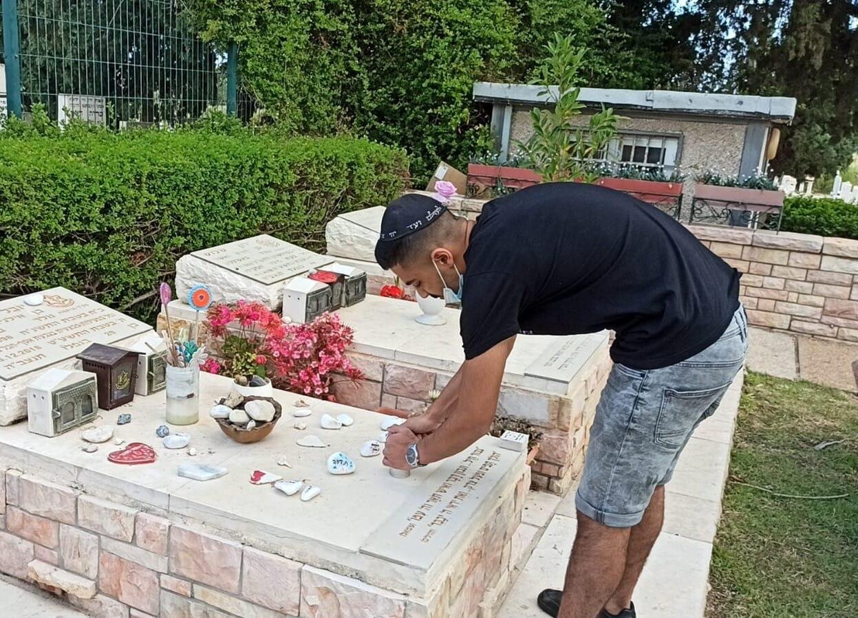 מיזם מיוחד: פוקדים את קברי הנופלים עבור משפחות שכולות מחו"ל