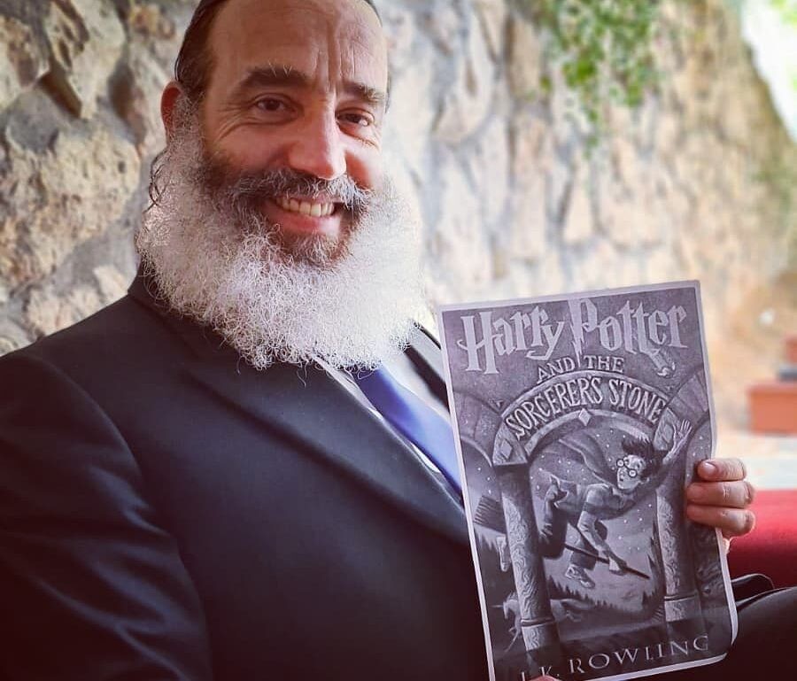 מה הקשר בין הארי פוטר לנזיר?
