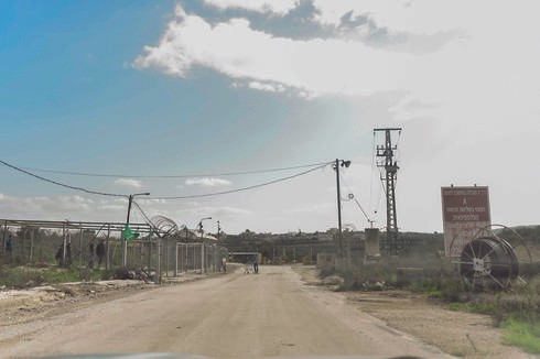 מחבלים פתחו באש לעבר בסיס צה''ל - כוחותינו השיבו באש וחיסלו אותם