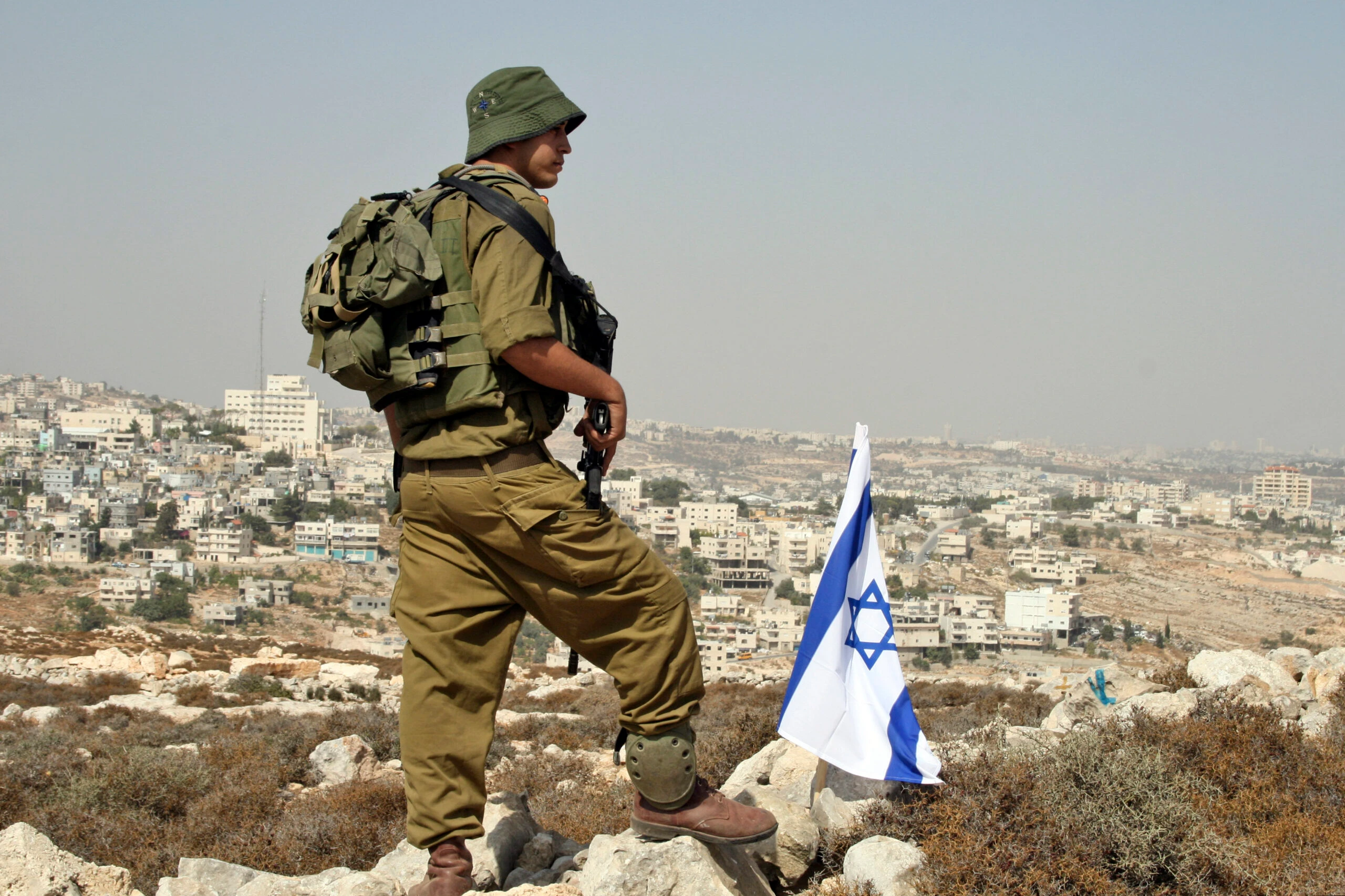 חיילים גנבו נשקים מבסיסי צה״ל - ומכרו אותם במאות אלפי שקלים