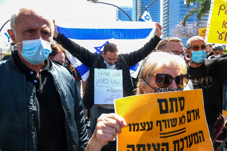 איים "להצית" עצמו ב...גלון מים