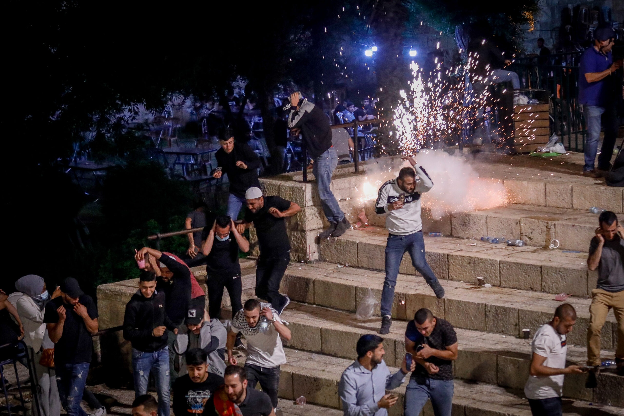 כתב אישום הוגש נגד קטין ערבי שיידה לבנה על שוטר בשער שכם