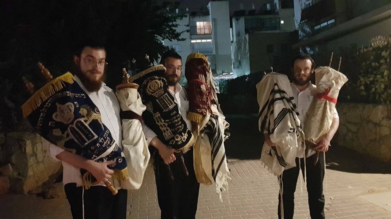 יהודים מפנים ספי תורה בלוד מחשש להצתות