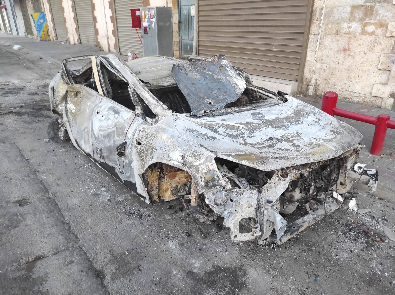 תיעוד: ערבים שרפו את לוח החשמל - תושבי השכונה חיים בלי חשמל