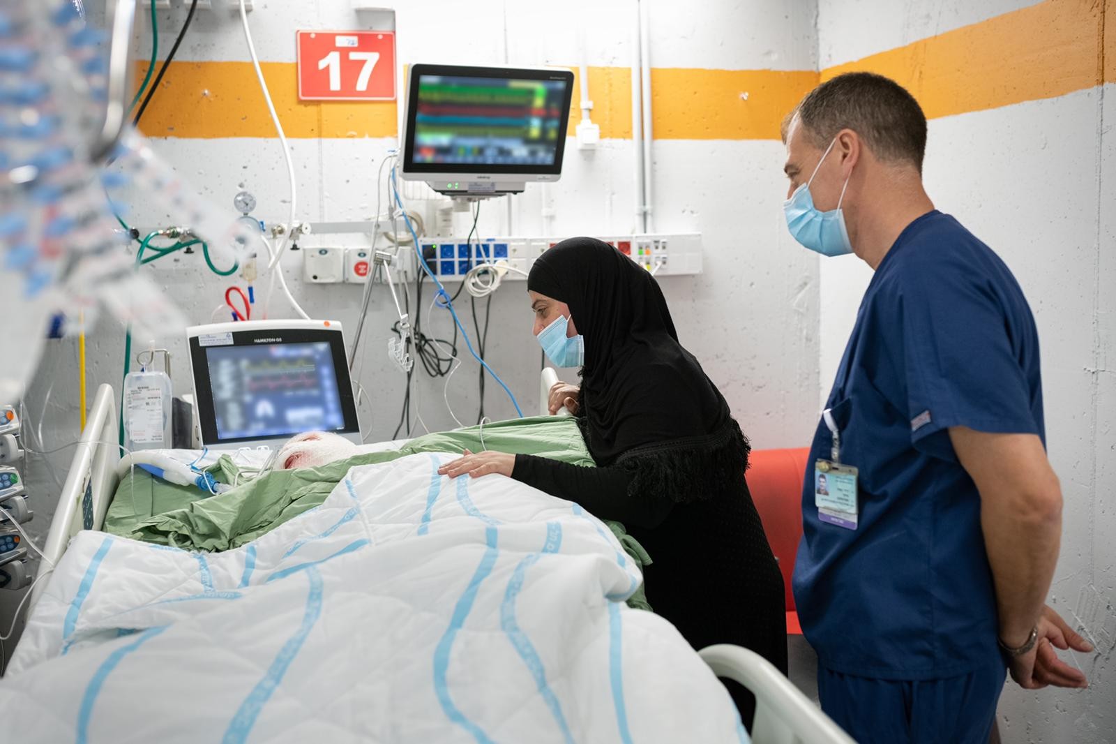 ההתפרעות הערבית: הילד שנפצע מבקבוק תבערה עדיין מונשם ומורדם
