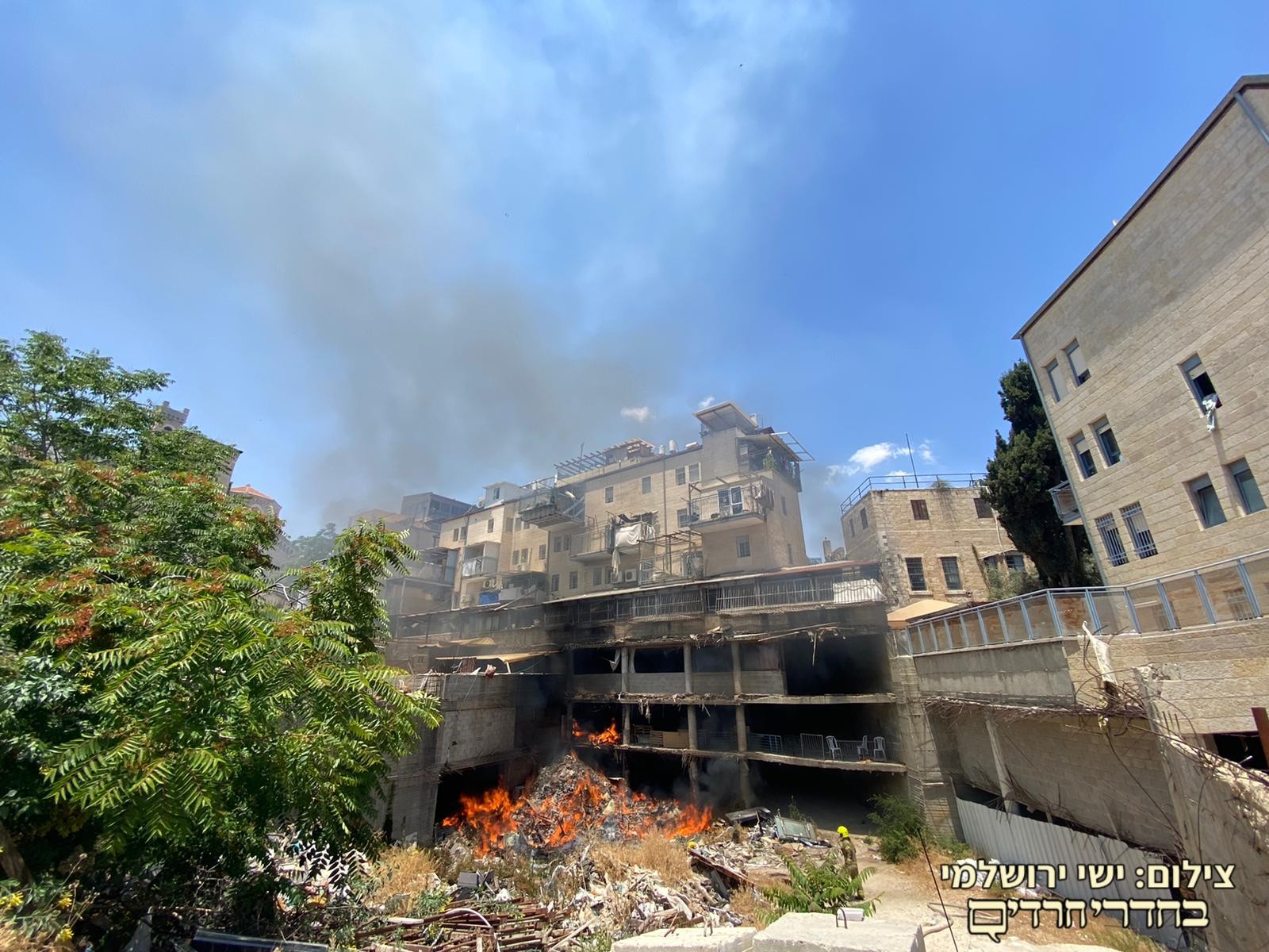 מספר נפגעים משאיפת עשן בשריפה שפרצה ברחוב הנביאים בירושלים
