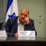 עבאס קרא להכיל את ההפגנות, והדיון פוצץ