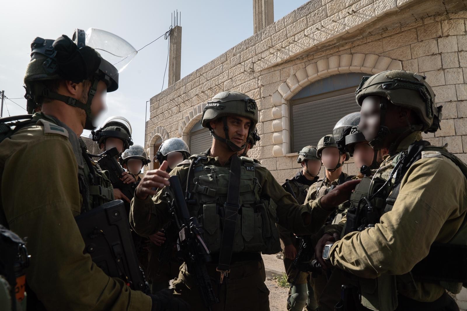הסריקות אחר המחבלים. צילום: "דובר צה"ל"
