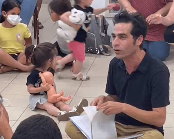 רק לנגן אהבה: אמנים משמחים את תושבי הדרום
