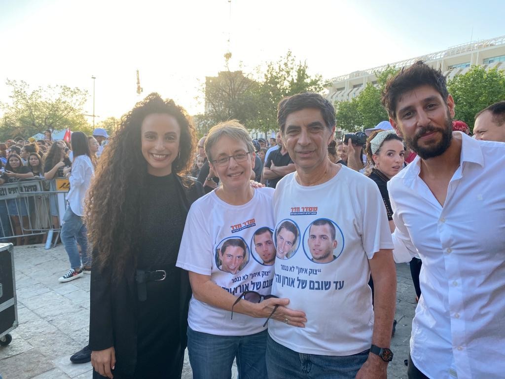 אמני ישראל לא עוצרים עד להשבת הבנים | צפו