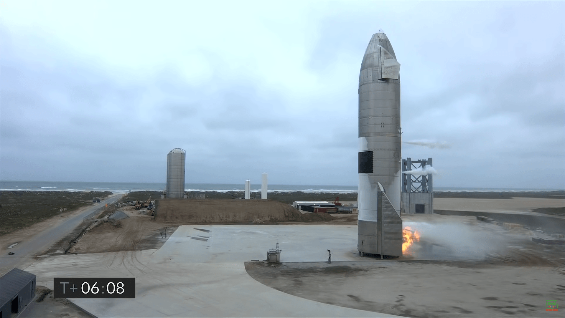 בפעם החמישית זה עבד: החללית של SpaceX נחתה בשלום | צפו