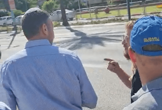 מתן כהנא הגיע להפגנה בלוד וגורש על ידי המפגינים: "תתבייש לך" | צפו