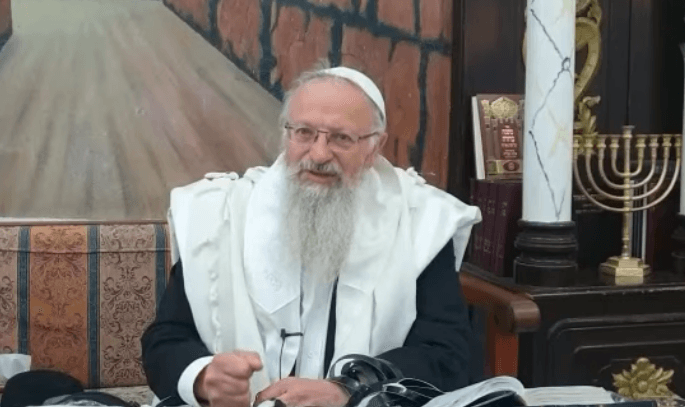 הרב שמואל אליהו. צילום מסך באדיבות לשכת הרב.