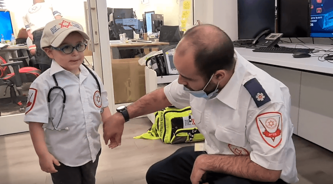 צפו: אנשי מד"א הגשימו את החלום של החולה בן ה-6