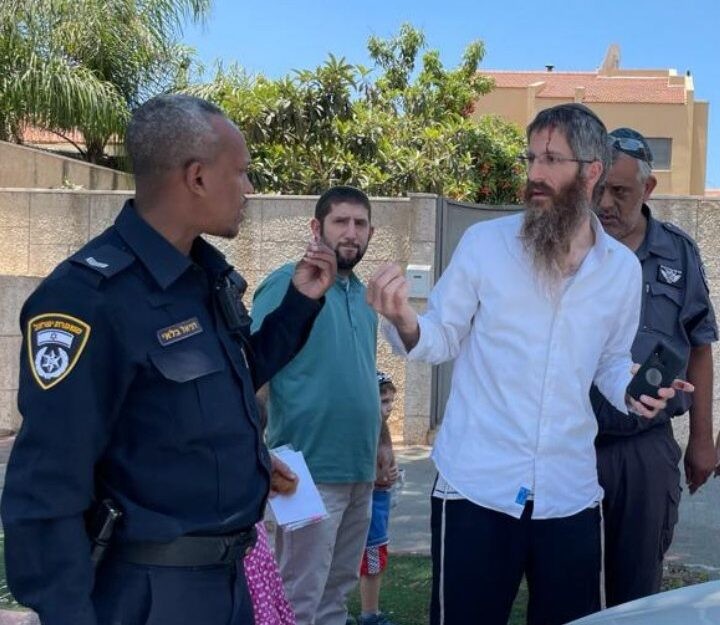 חסיד חב"ד נפצע בראשו מבקבוק זכוכית שהשליכו ערבים בלוד