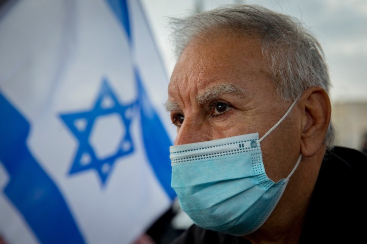 החל ממחר: תוסר חובת עטיית מסכה במקומות סגורים