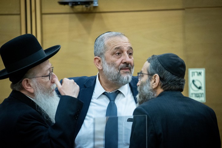 "בנט מחריב את הדת היהודית": הסיעות החרדיות בישיבה מיוחדת