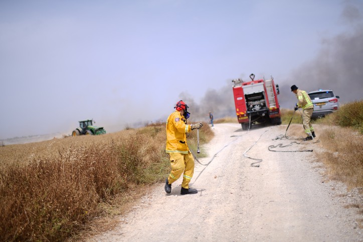 שריפות פרצו סמוך לגבול הרצועה, חשד שנגרמו מבלוני תבערה