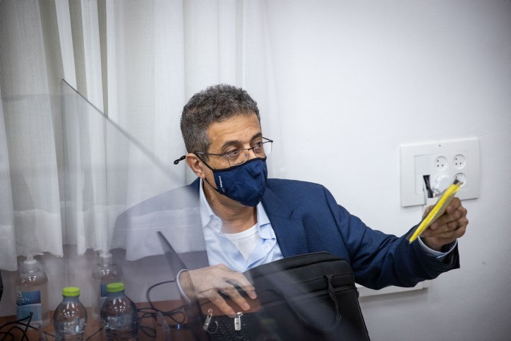 משפט נתניהו: ההגנה דורשת לחשוף חומרי חקירה נוספים