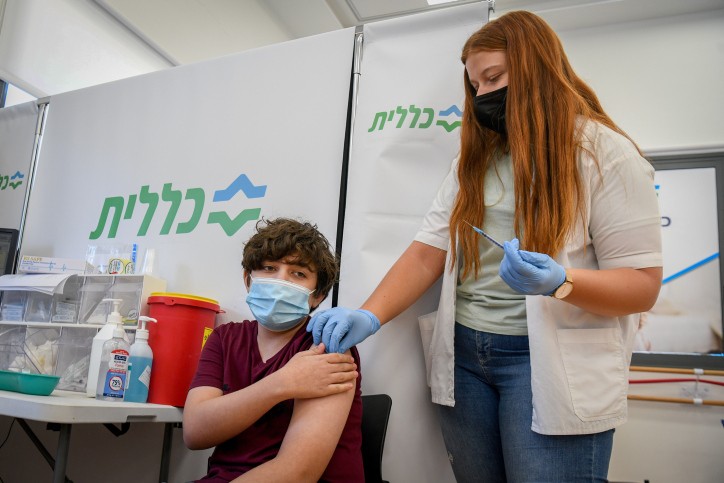 ירידה בשיעור הבדיקות החיוביות; עלייה במספר המתחסנים