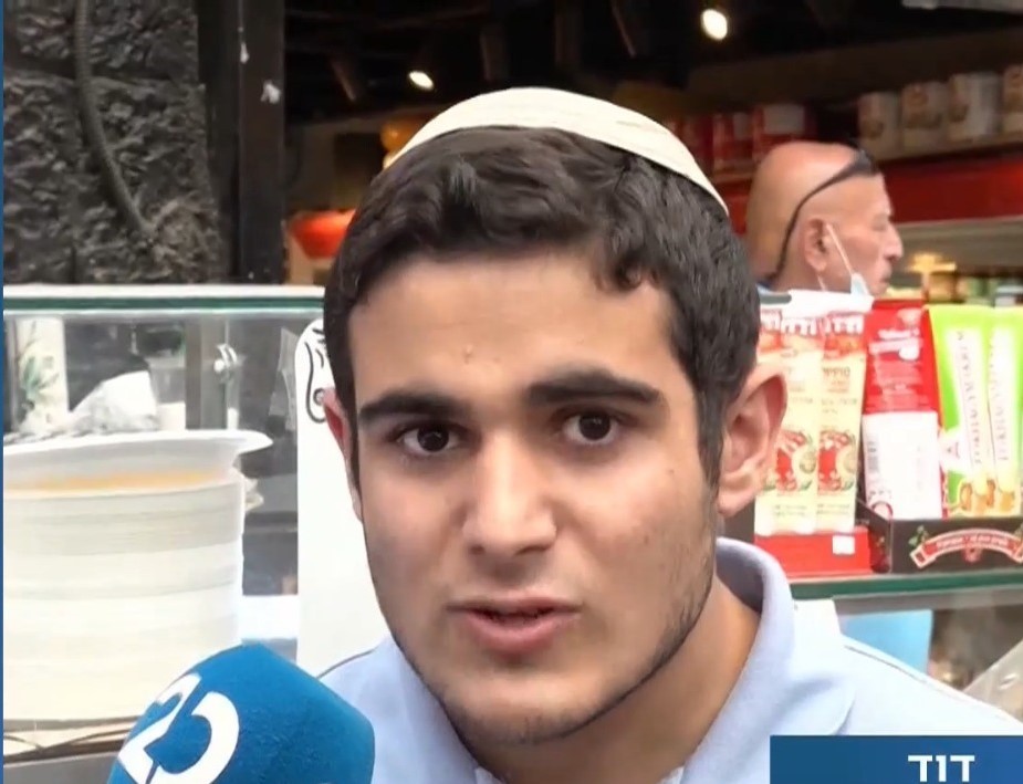 "אלפי אנשים הצביעו לו והוא יורק להם בפרצוף"