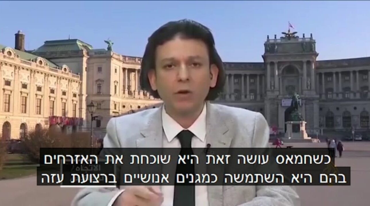 מרסק את חמאס: העיתונאי הסורי שמגן על ישראל באל-ג'זירה | צפו