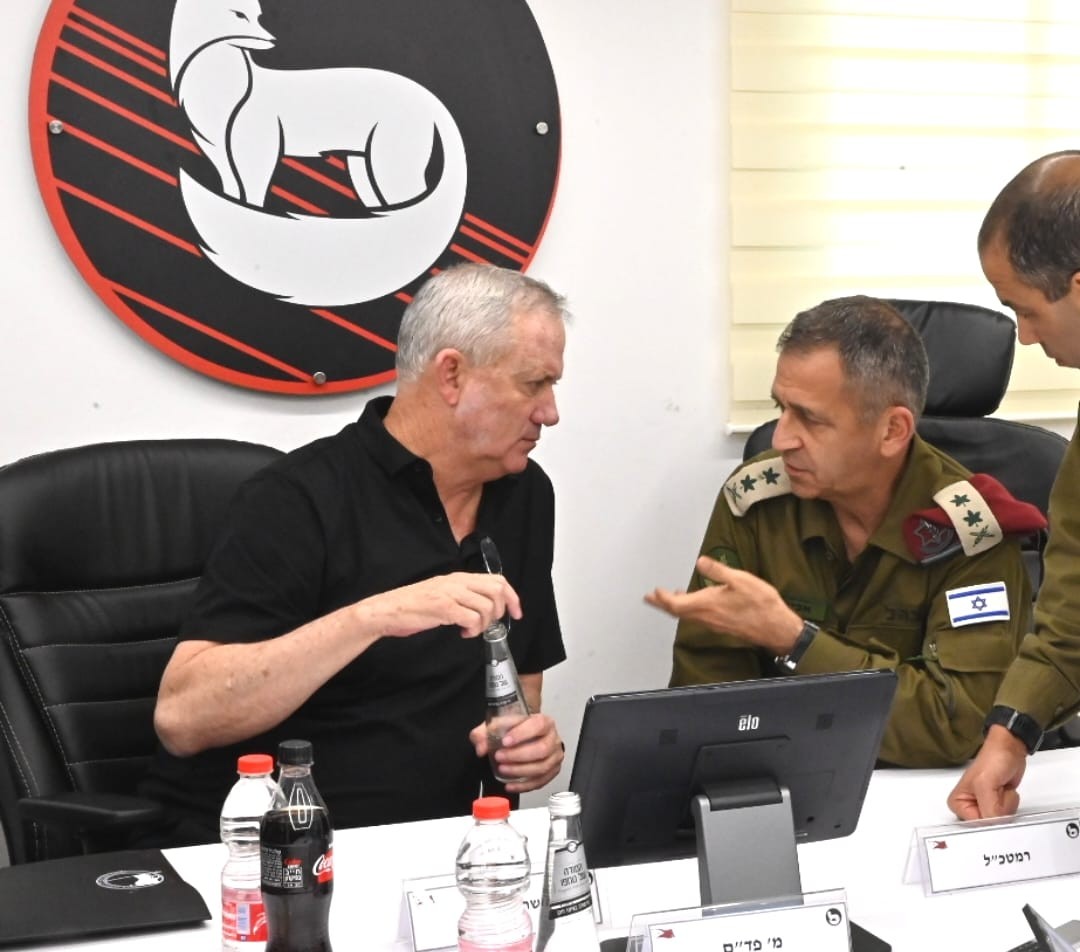 גנץ: לא אתן לשום שיקול פוליטי להוביל מדיניות ביטחונית