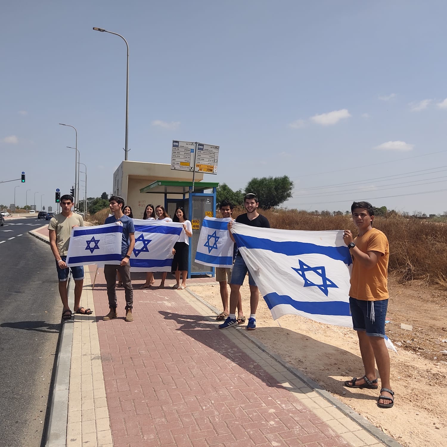 עשרות צמתים ברחבי הארץ נצבעו בדגל ישראל