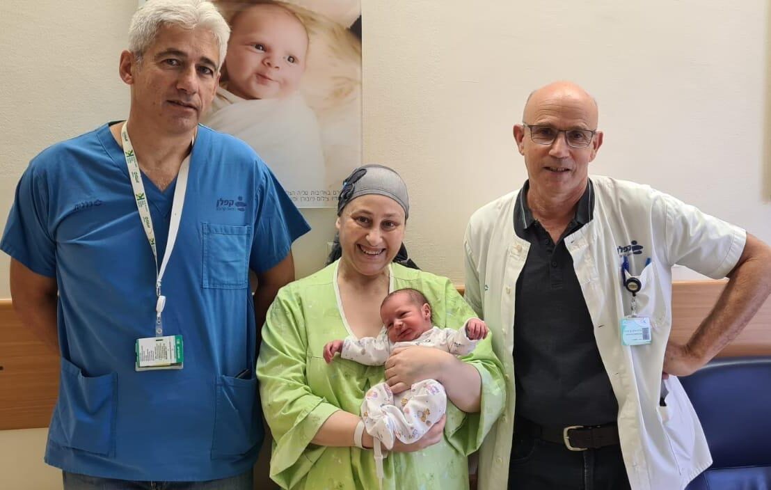 כנגד כל הסיכויים: חמוטל בת ה-45 ילדה תינוק בריא