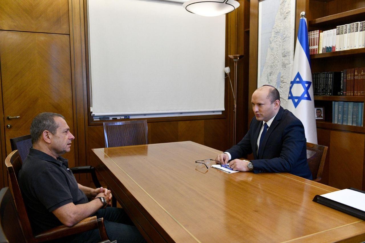 רה"מ בנט נפגש לראשונה עם ראש השב"כ- כהונתו תוארך עד אוקטובר