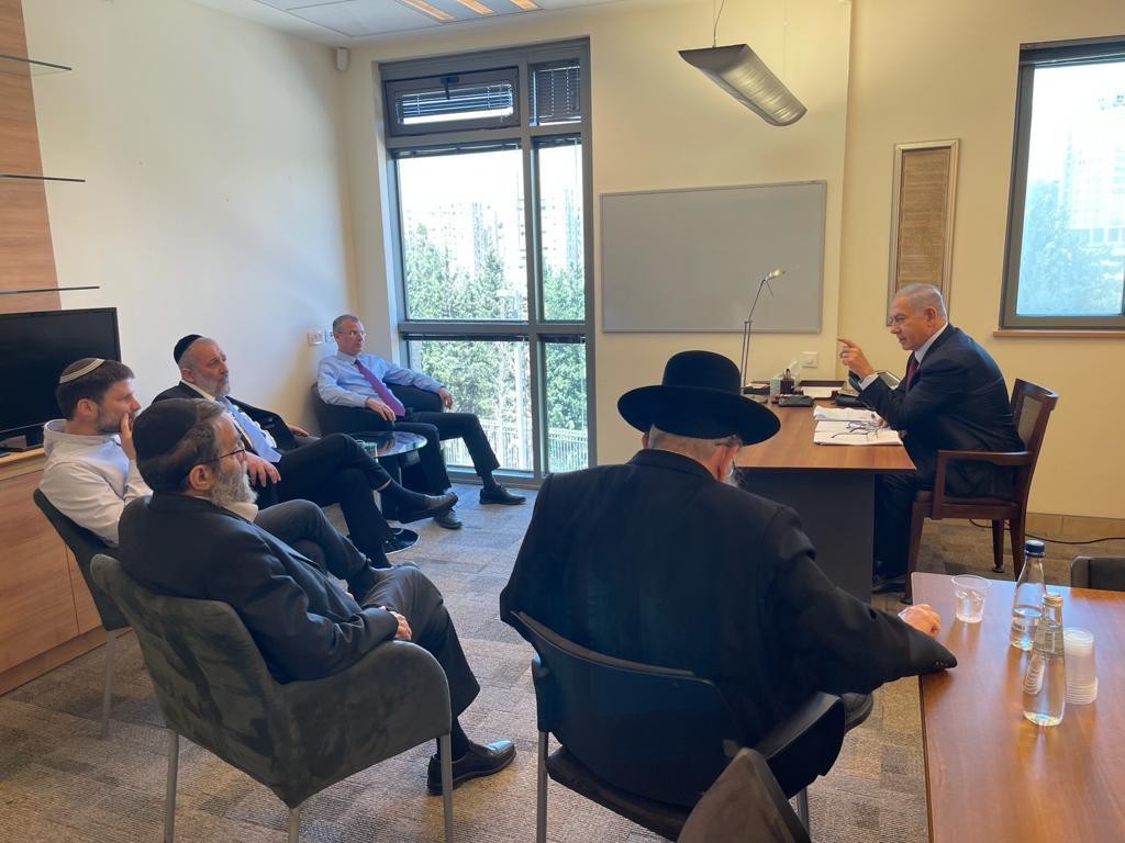 ישיבת ראשי המפלגות היום בלשכת ראש האופוזיציה.