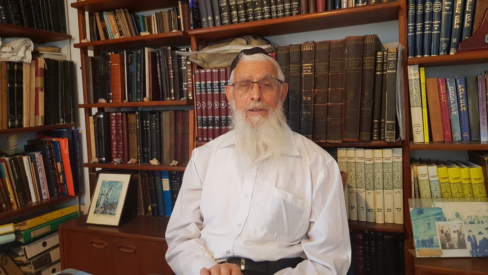 הרב יעקב אריאל בקריאה לצרכנים: "קנו תוצרת חקלאית כחול לבן"