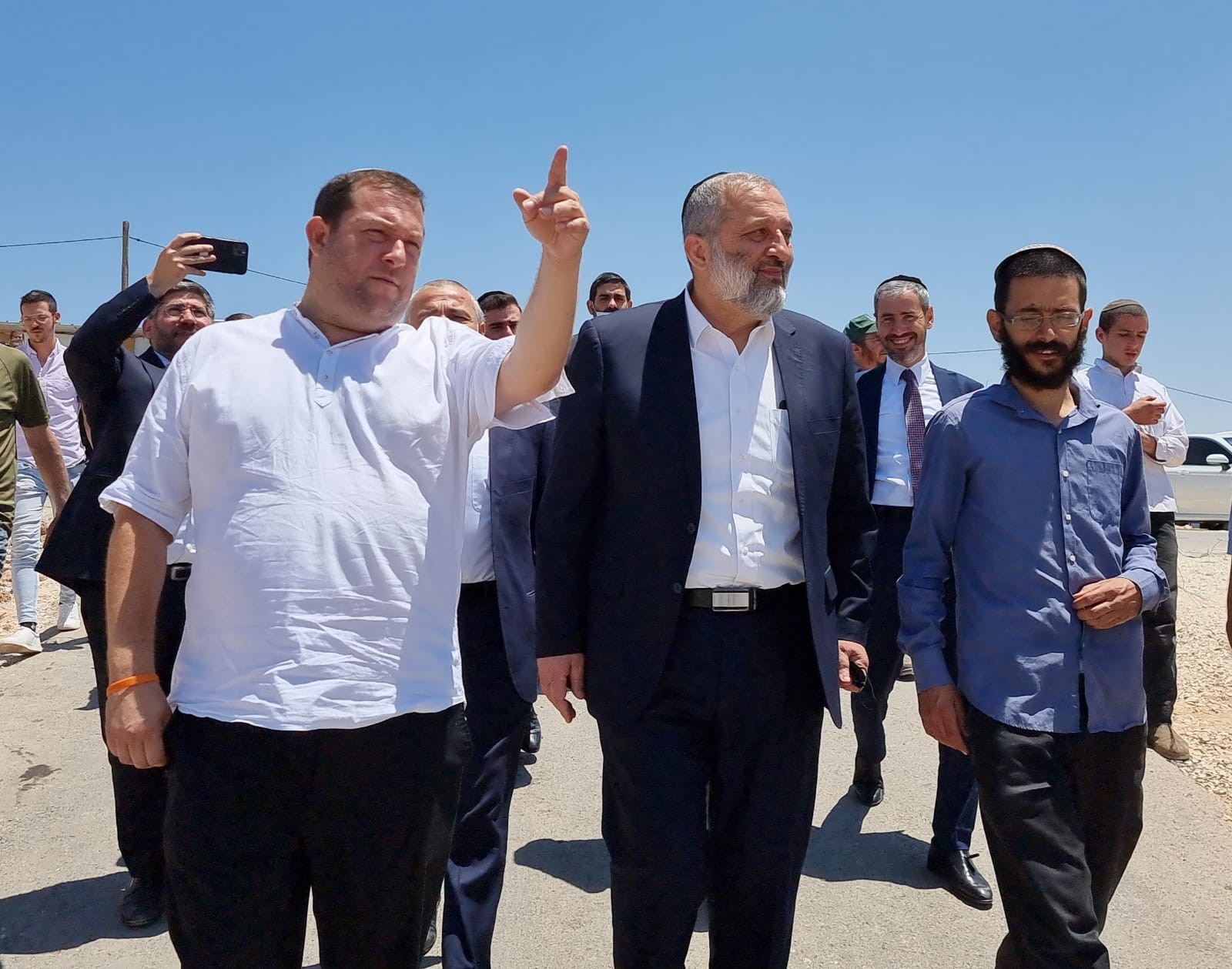 דרעי וסמוטריץ' באביתר: זה לא עניין פוליטי להסדיר את היישוב