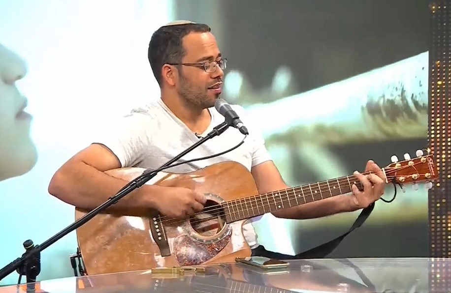 הזמר מתי שריקי על הדרך המוסיקלית וההתמודדות עם הגמגום