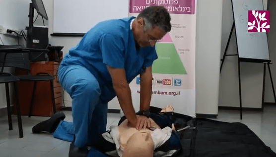 הרופא מסביר: זו הסיבה ששחקן נבחרת דנמרק התמוטט | צפו