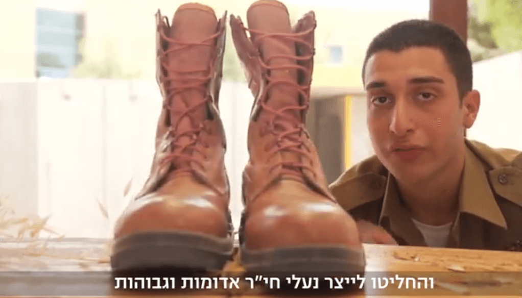 צפו: למה יש בכלל נעליים אדומות בצבא?