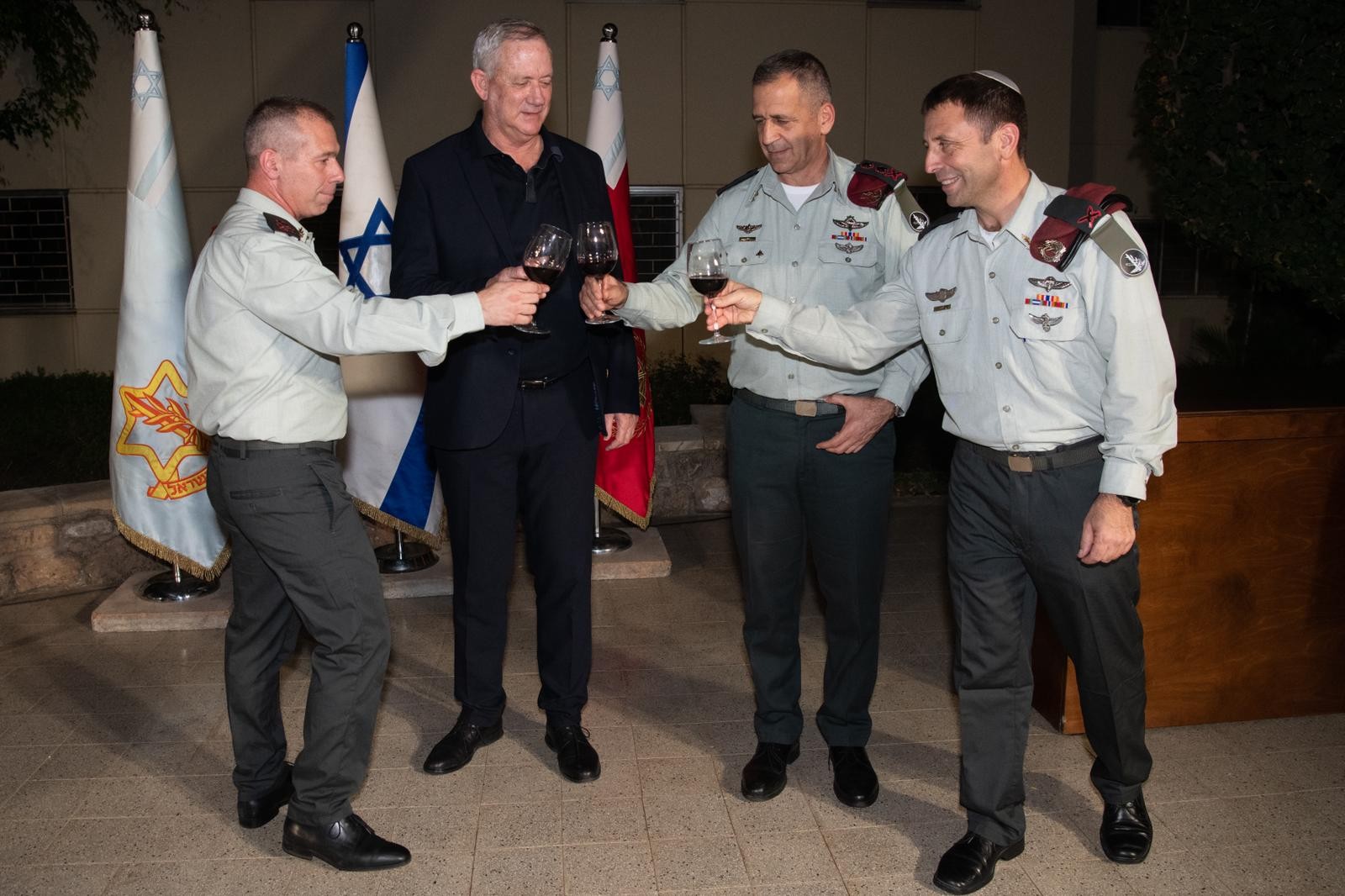 דרגות אלוף הוענקו אבי גיל הנכנס לתפקידו כמזכיר הצבאי