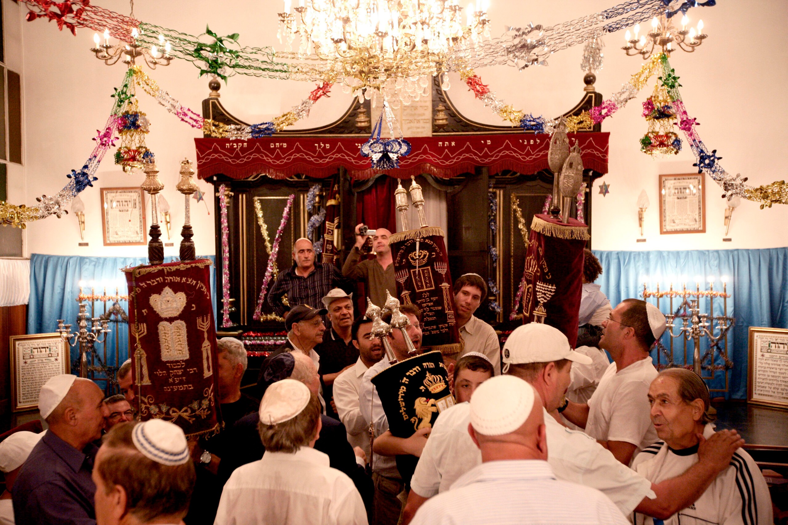 הקפות בשמחת תורה. צילום: אביר סולטן פלאש 90