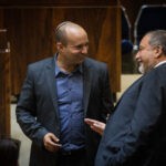 לאחר הכרזת בנט וליברמן: ביקורת קשה מהימין נגד התכנית