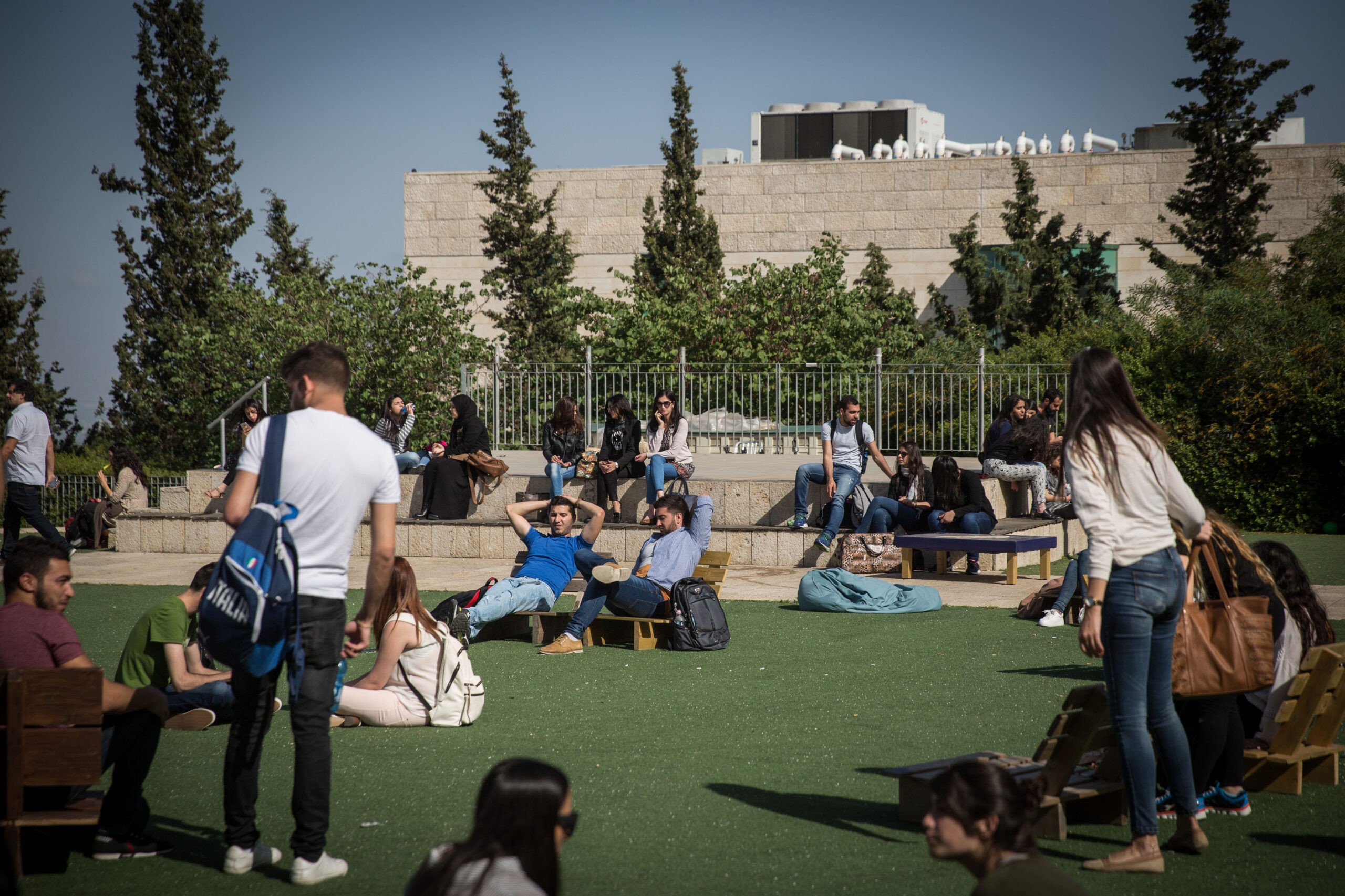 דמוקרטיה? סטודנט נרדף בבית ברל בשל עמדתו הפוליטית