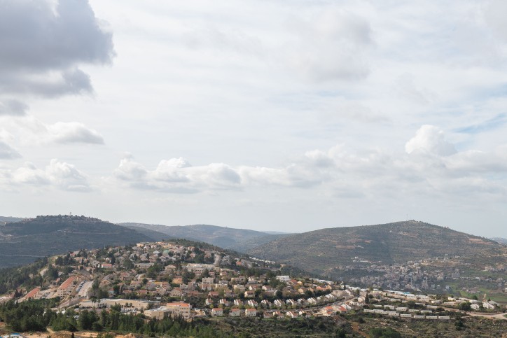 סגר יוטל ברחבי יו"ש על הכפרים והערים הערביות במהלך החגים