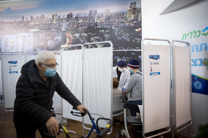 בישראל מדוכאי חיסון יקבלו מנה שלישית, באמריקה החליטו אחרת