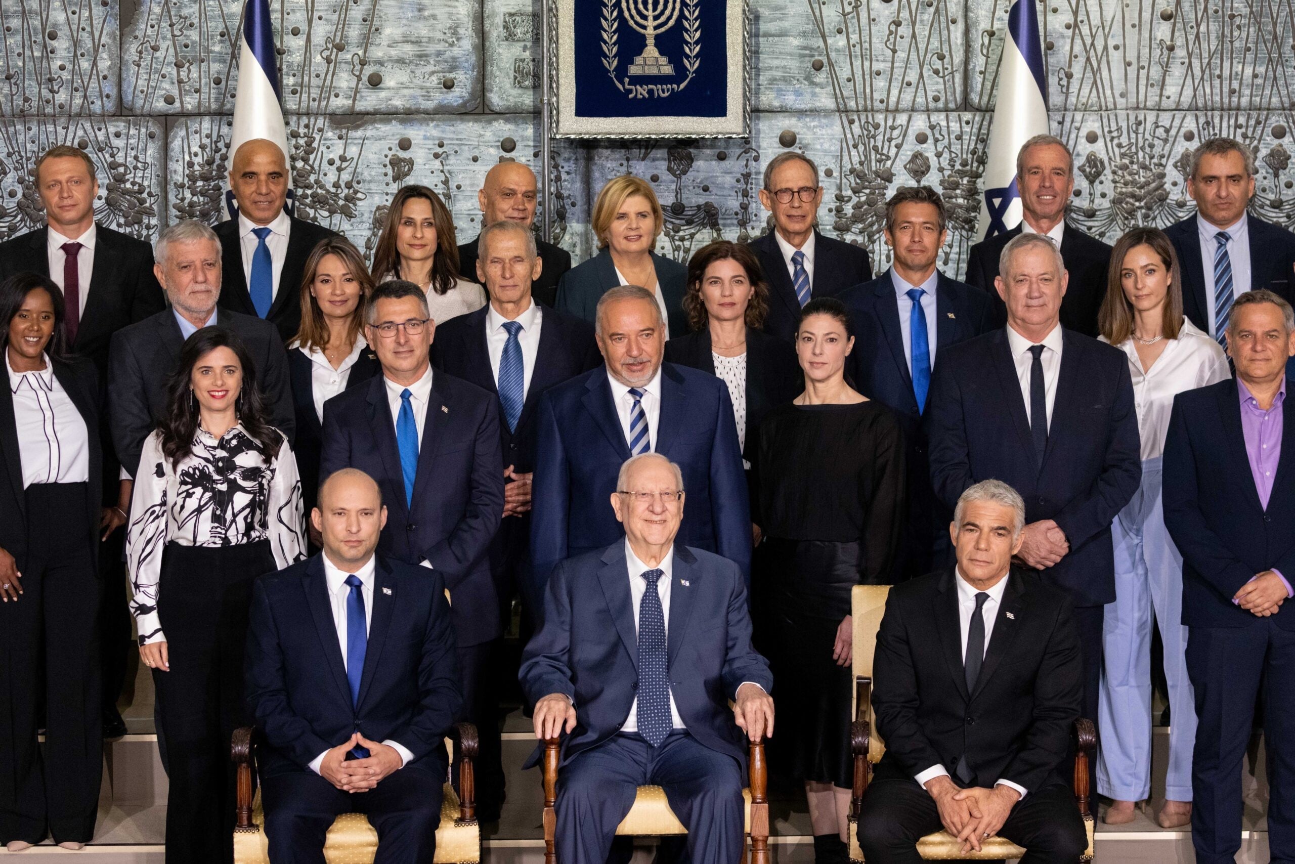 עימות בישיבת הממשלה על מתווה הפליטים: "צביעות של האדם הלבן"
