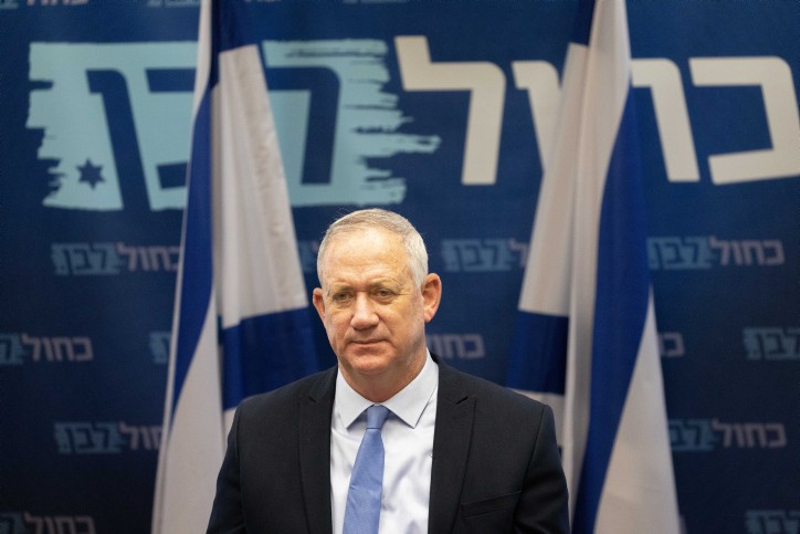 גנץ שואב השראה ממסי ותוקף את נתניהו: "אין צורך לפרק את צה"ל והמשטרה"