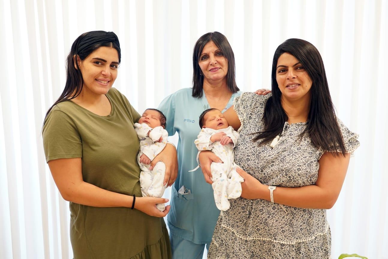 בהפרש של יום: האחות הגיע לבקר ומצאה עצמה בחדר הלידה
