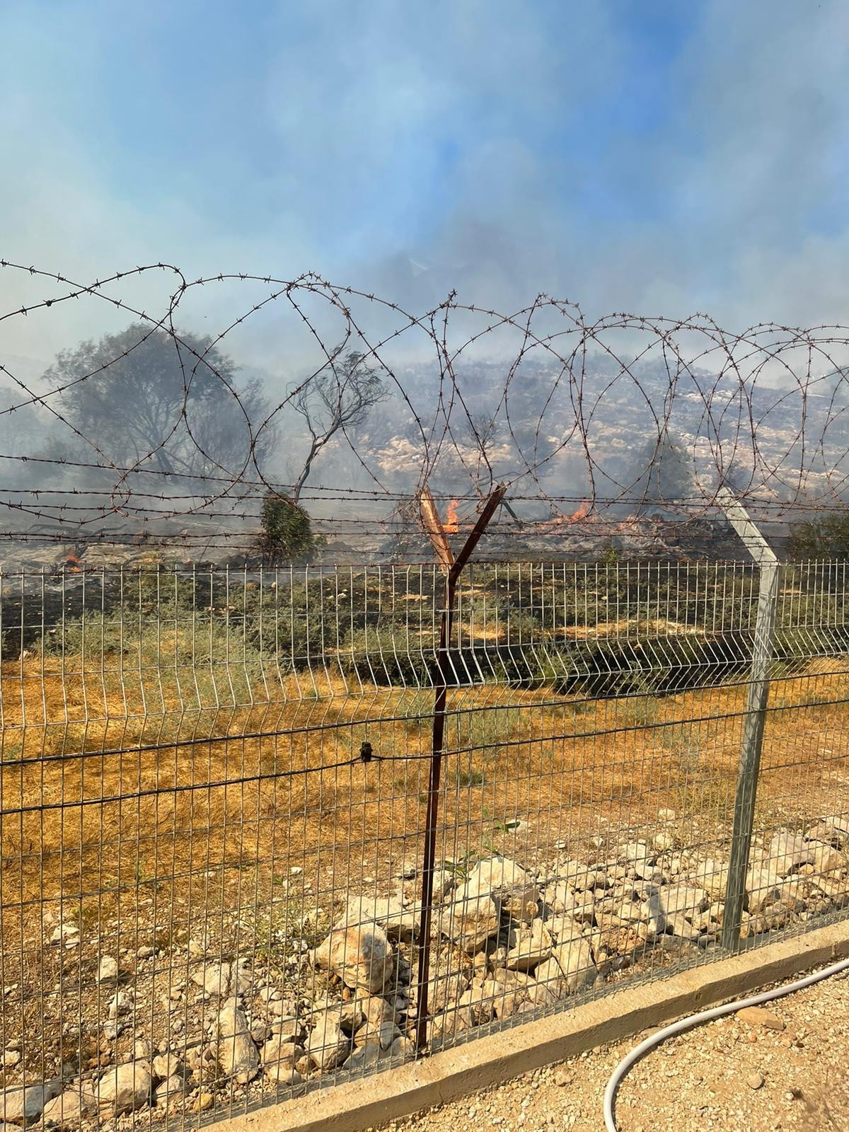 שריפת חורש פרצה ליד היישוב נירית שבשרון, תושבים מפונים