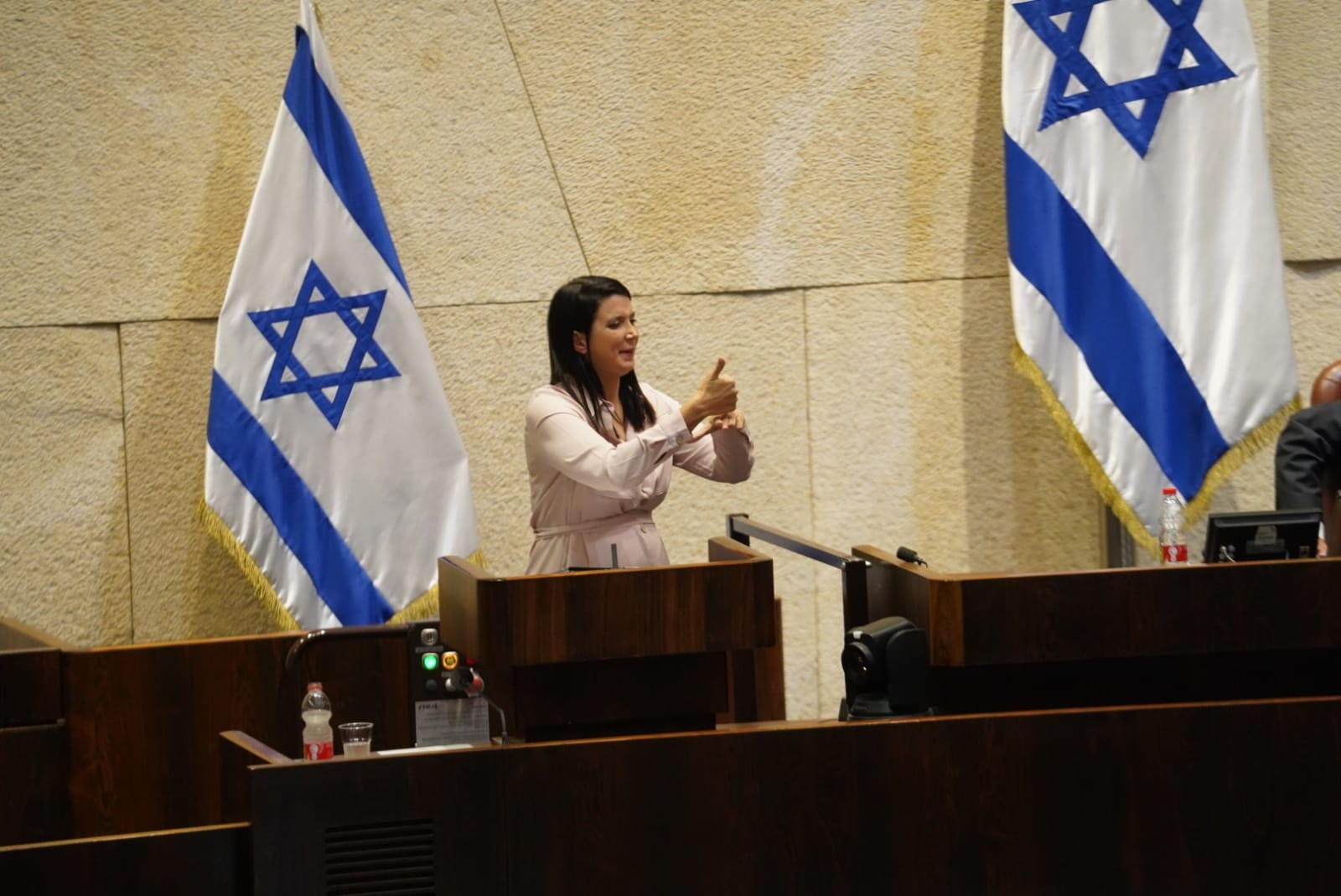 לראשונה בתולדות הכנסת - נאום בכורה בשפת הסימנים
