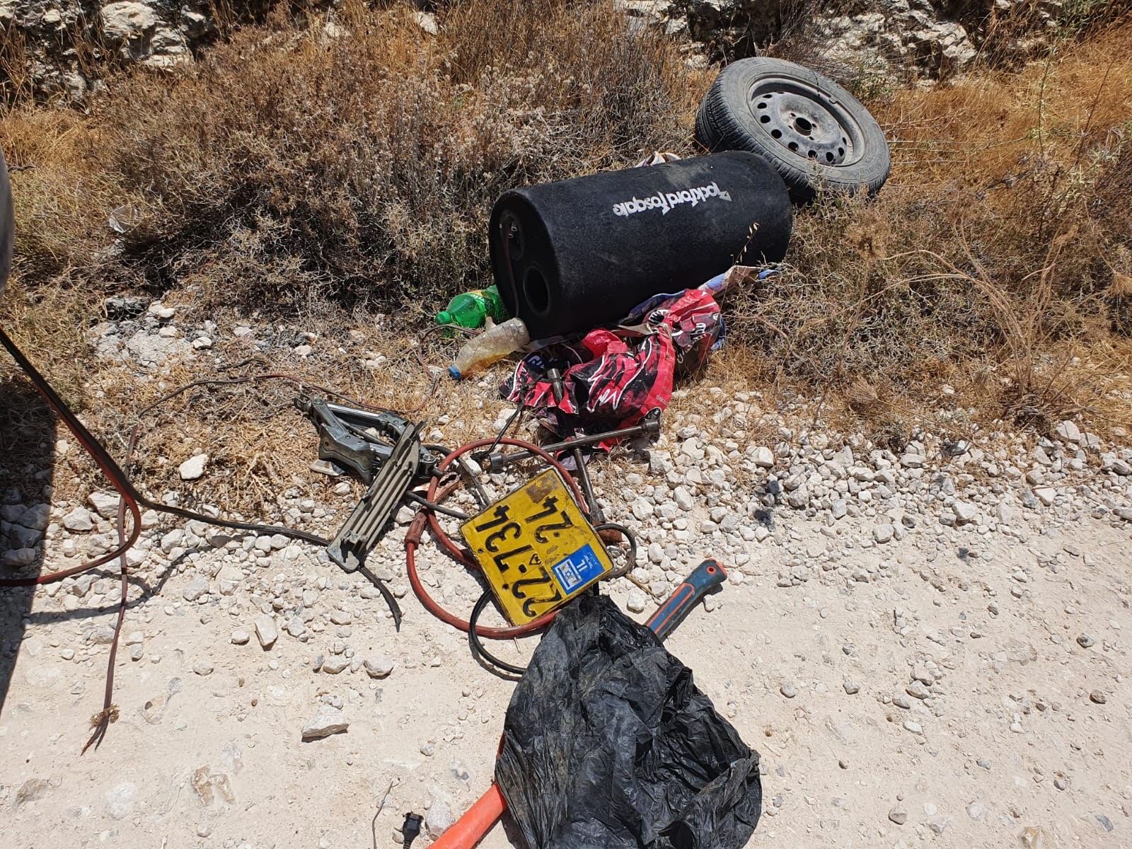 בשעת מעשה: מחבל נתפס מצית עצים בגוש עציון